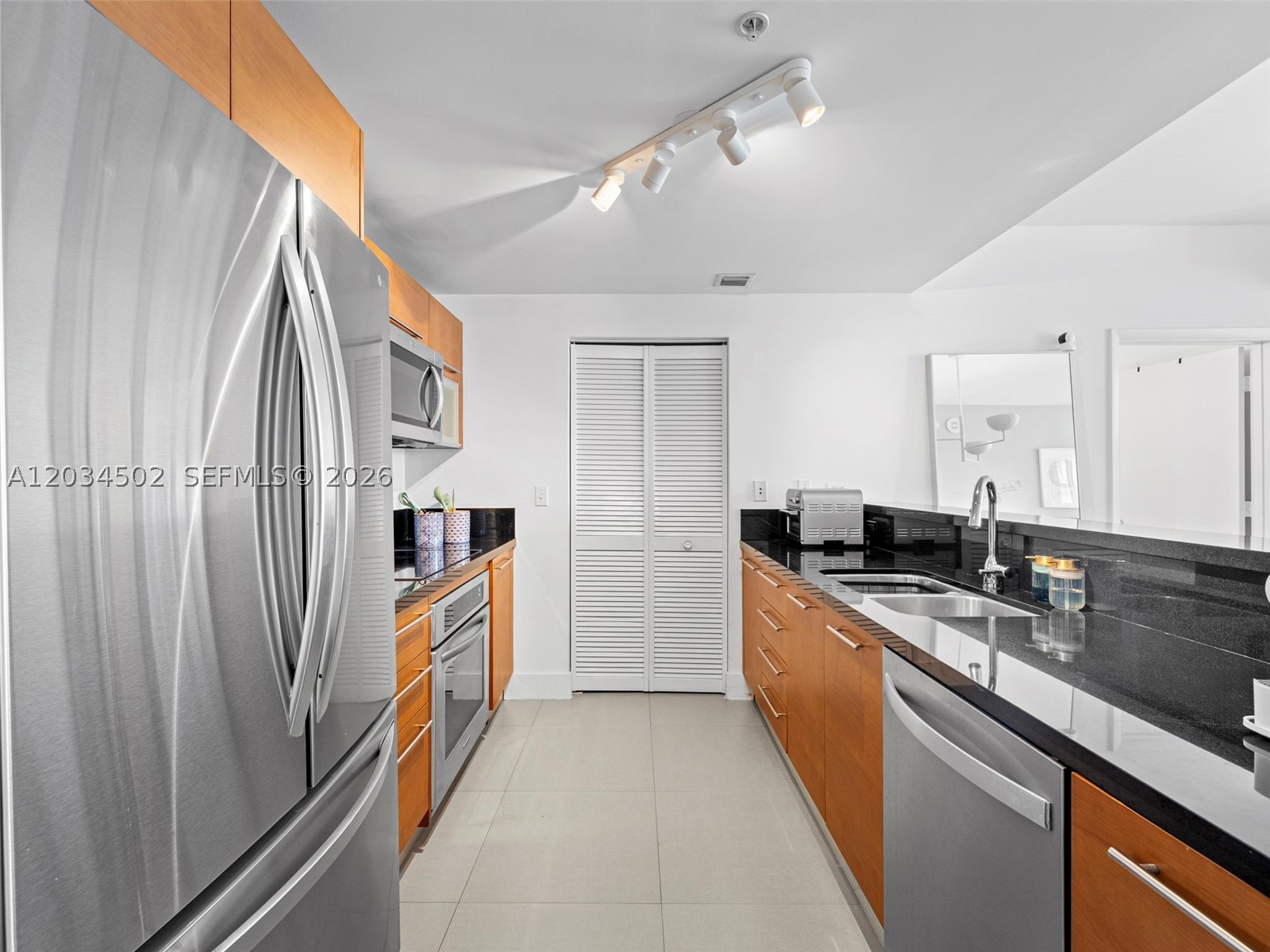 VIZCAYNE SOUTH CONDO - Residential