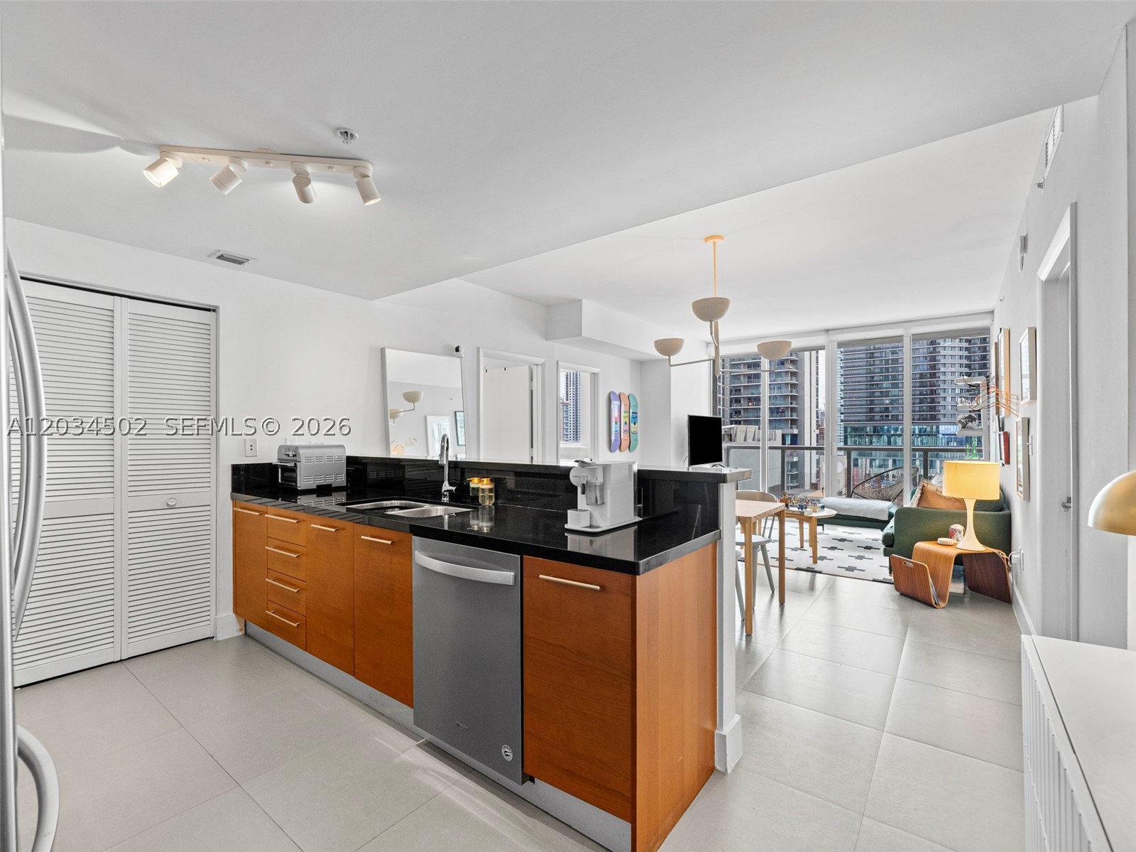 VIZCAYNE SOUTH CONDO - Residential