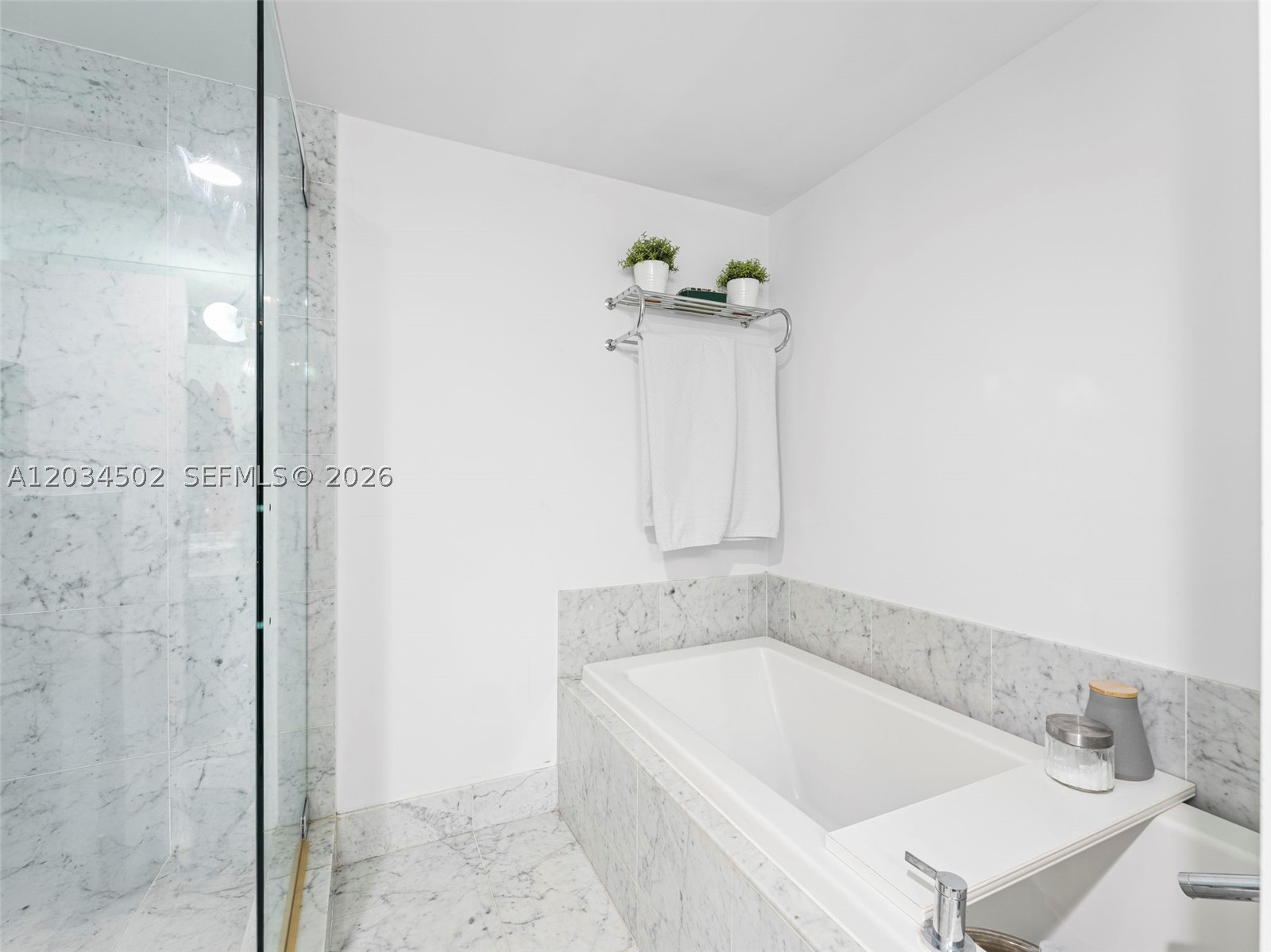 VIZCAYNE SOUTH CONDO - Residential