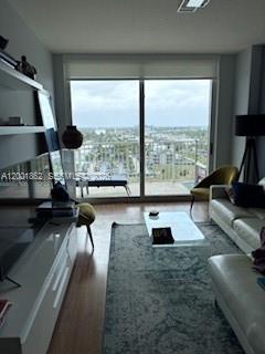 This appartment has fantastic views of the intercoastal and down town Ft. Lauderdale. 

Kitchen and bathrooms are original, floors are laminate and new carpet.

The condo offers resort style amenities, including a state-of-the-art fitness center, pools, large hot tub, tennis court and club house.

It is located walking distance from the beach, restaurants, supermarkets and shopping areas.