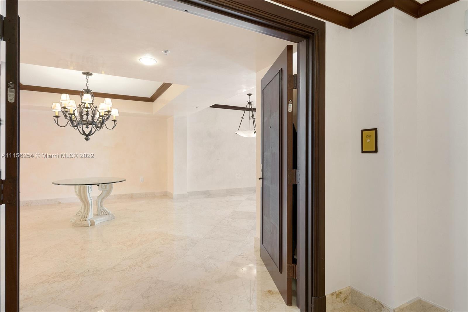 SAYAN CONDO - Residential