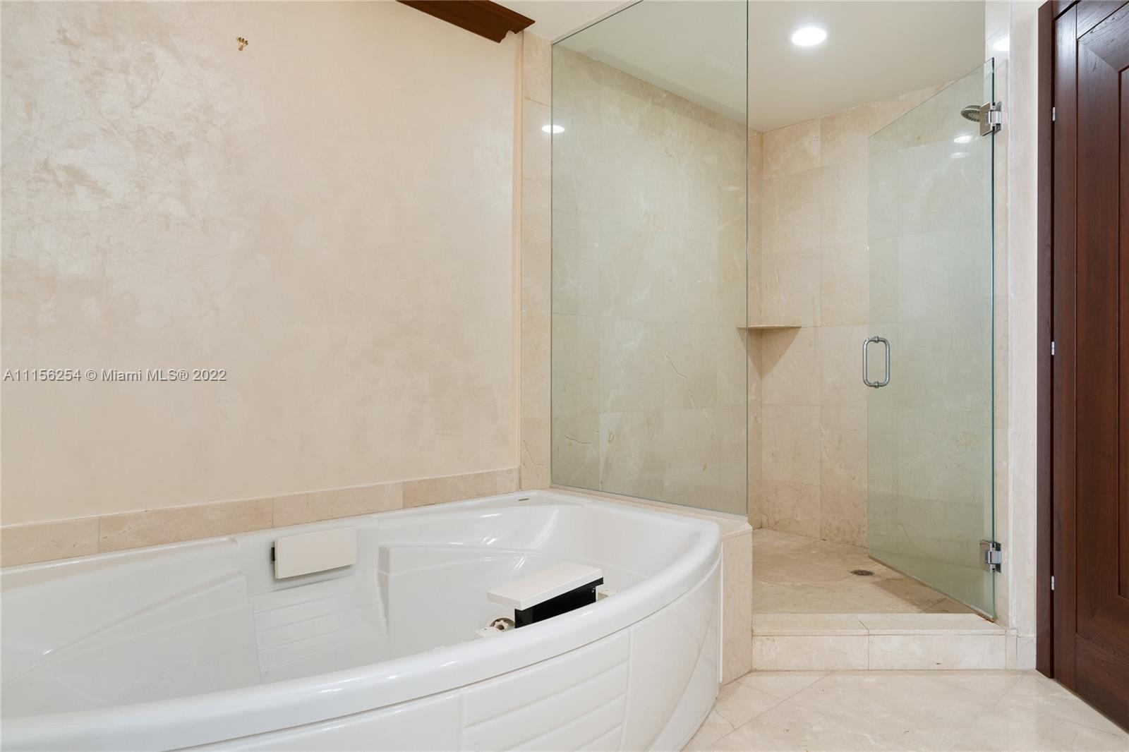 SAYAN CONDO - Residential
