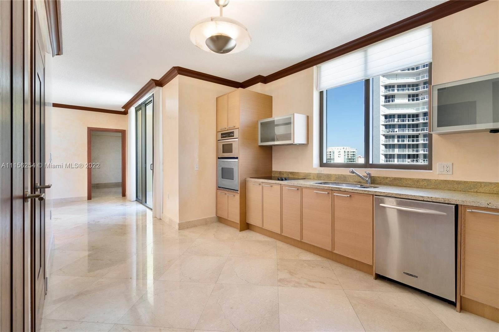 SAYAN CONDO - Residential