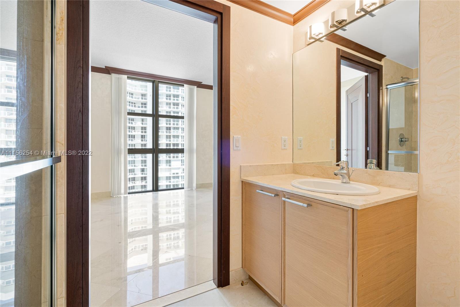 SAYAN CONDO - Residential