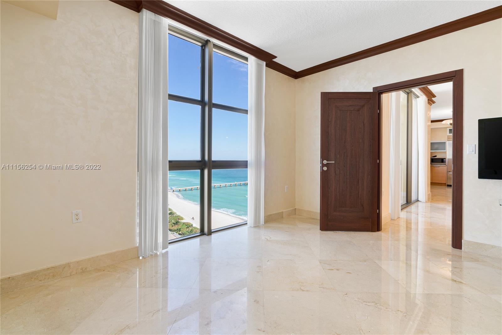 SAYAN CONDO - Residential