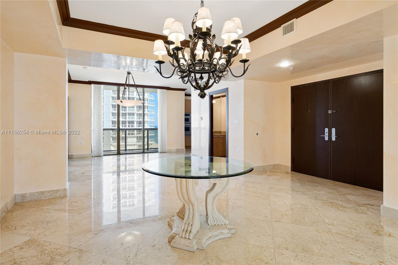 SAYAN CONDO - Residential