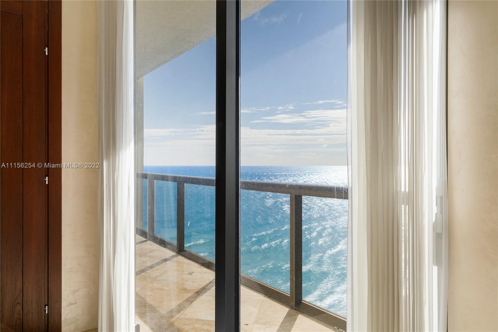 SAYAN CONDO - Residential