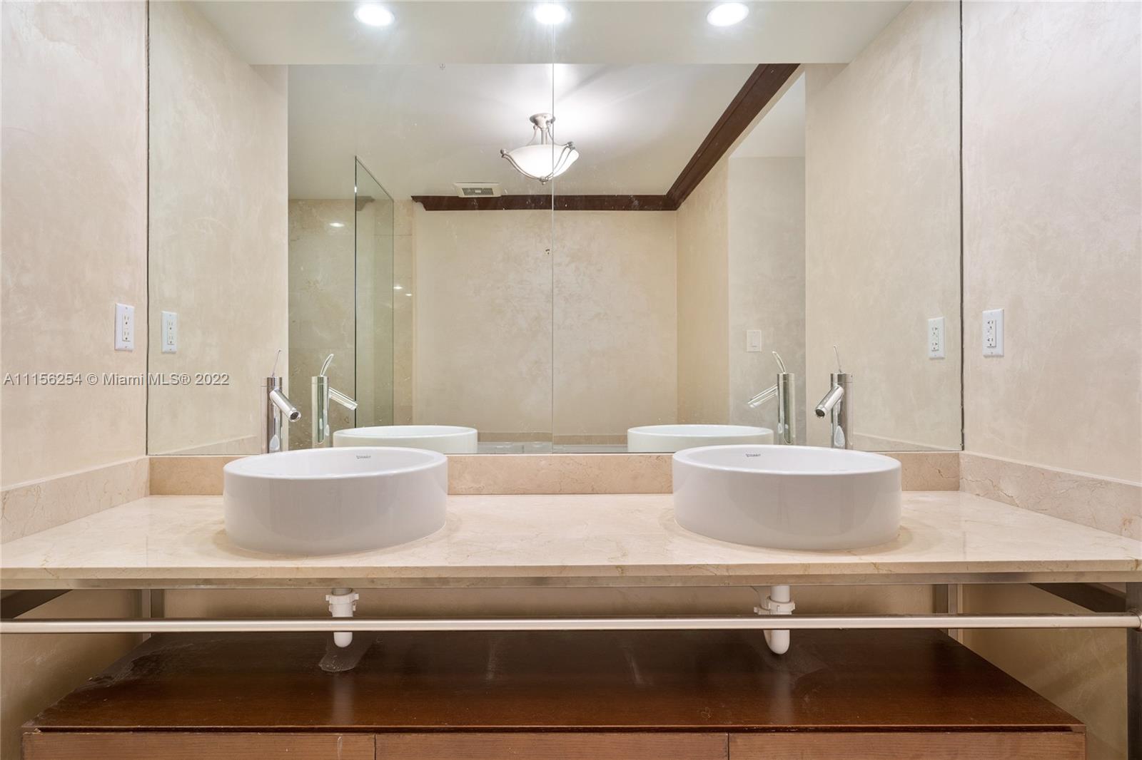 SAYAN CONDO - Residential