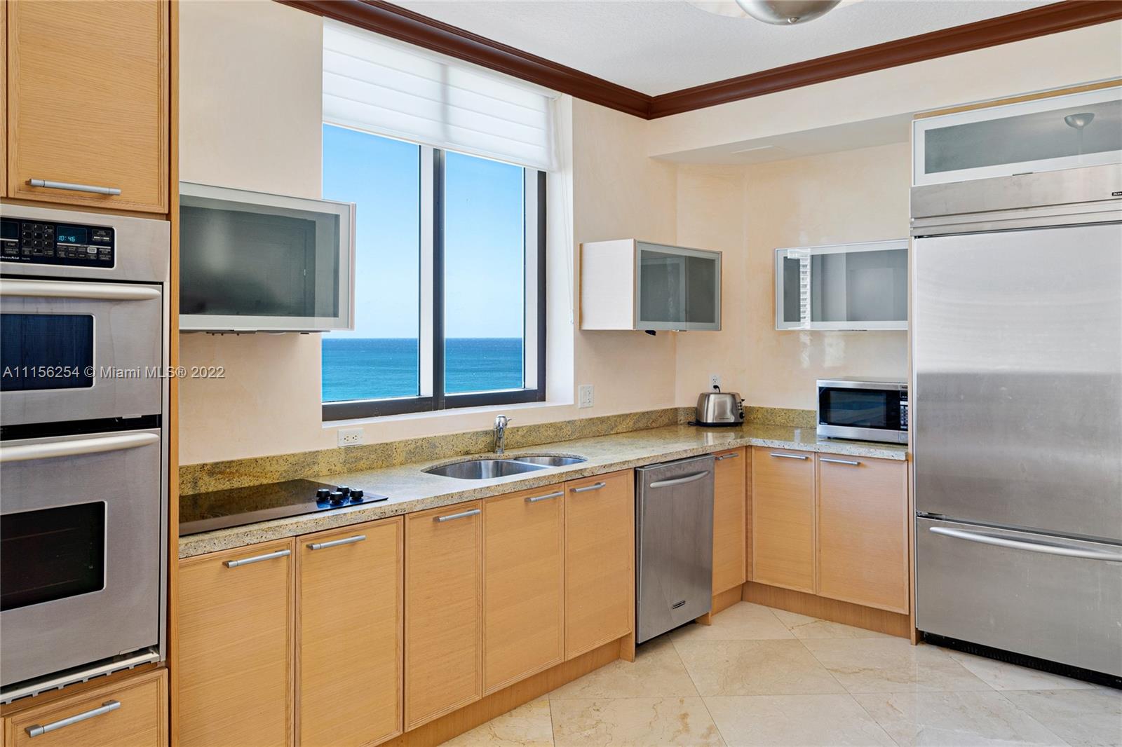 SAYAN CONDO - Residential
