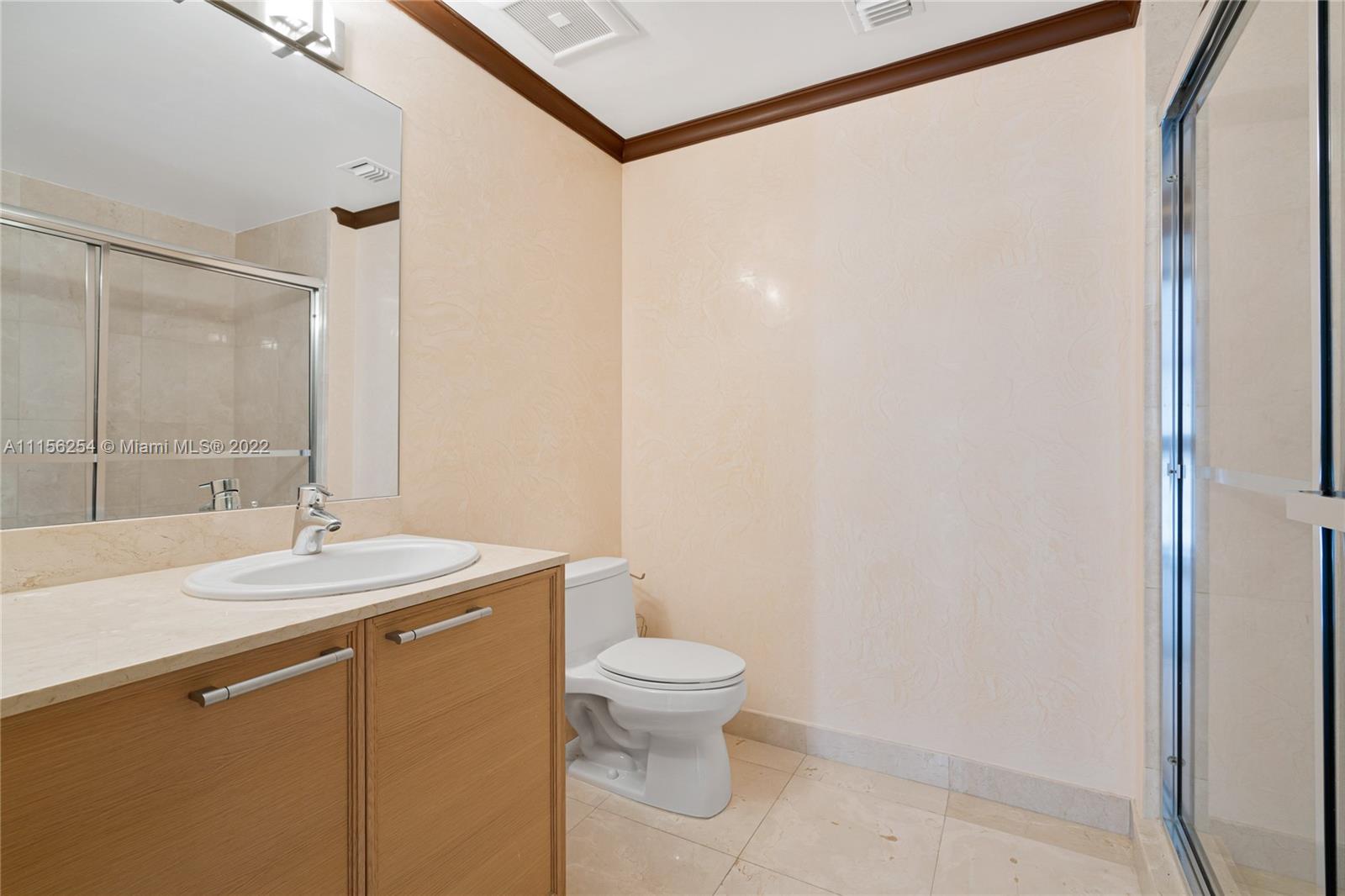 SAYAN CONDO - Residential