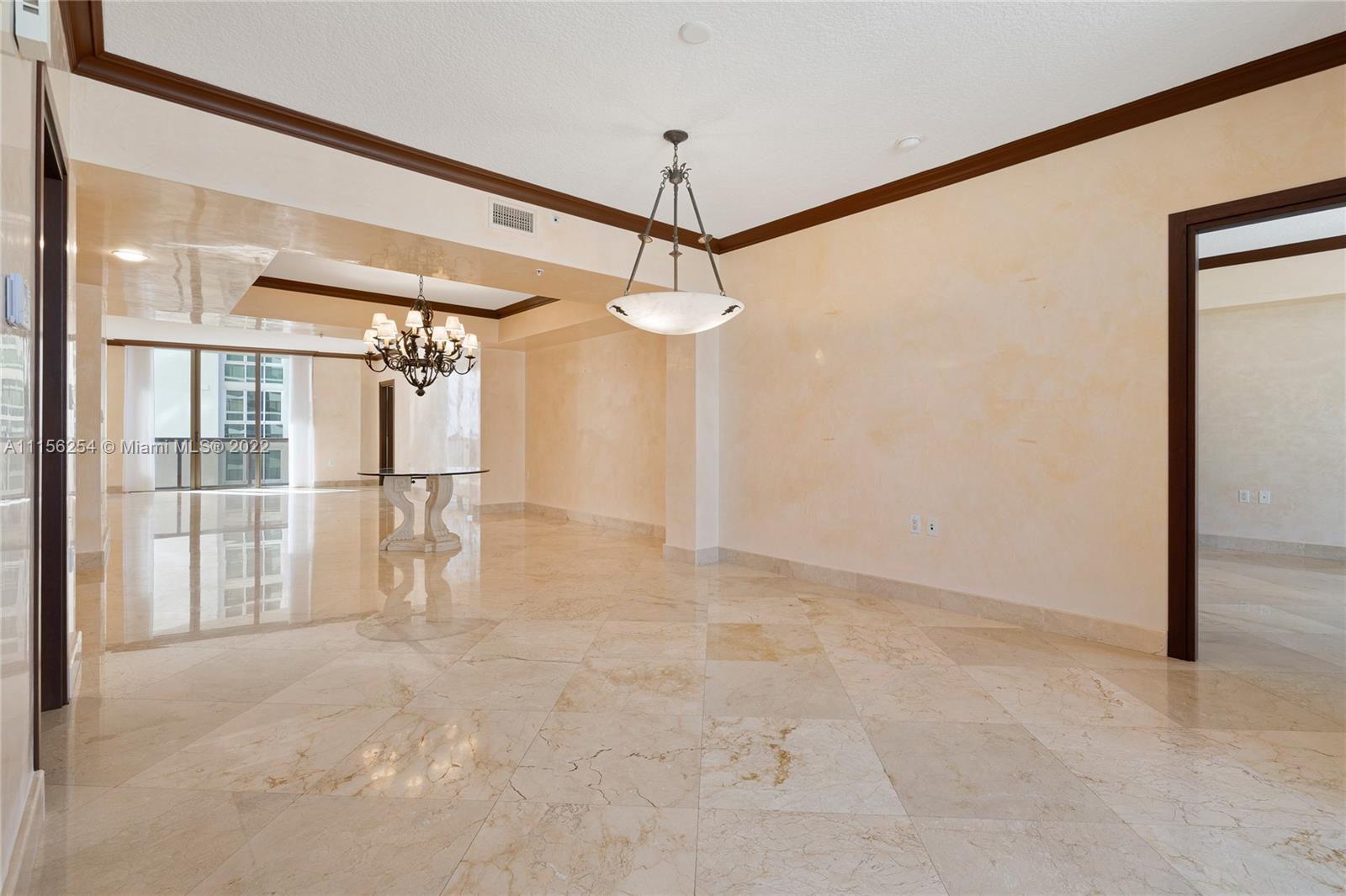 SAYAN CONDO - Residential