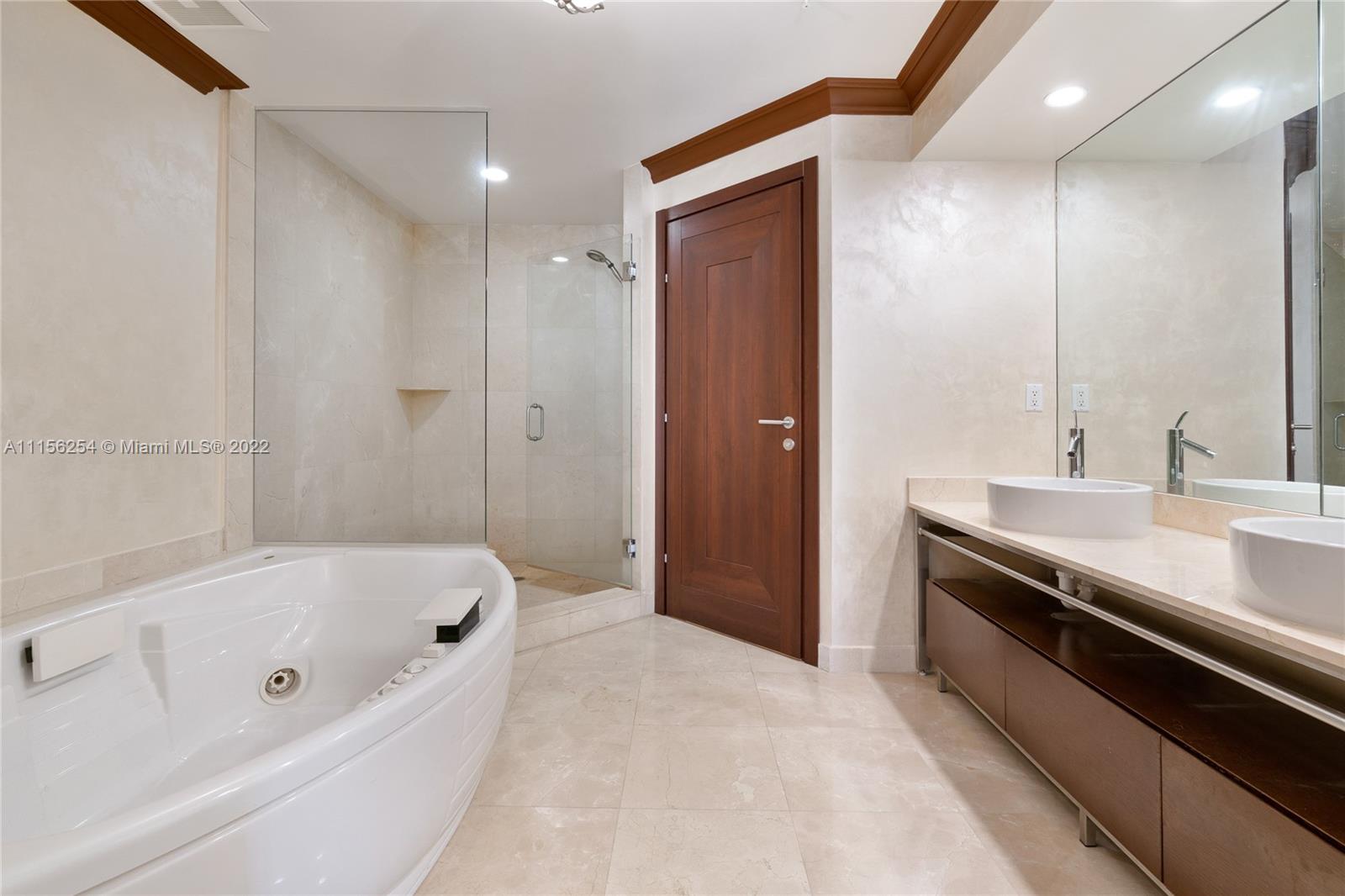 SAYAN CONDO - Residential