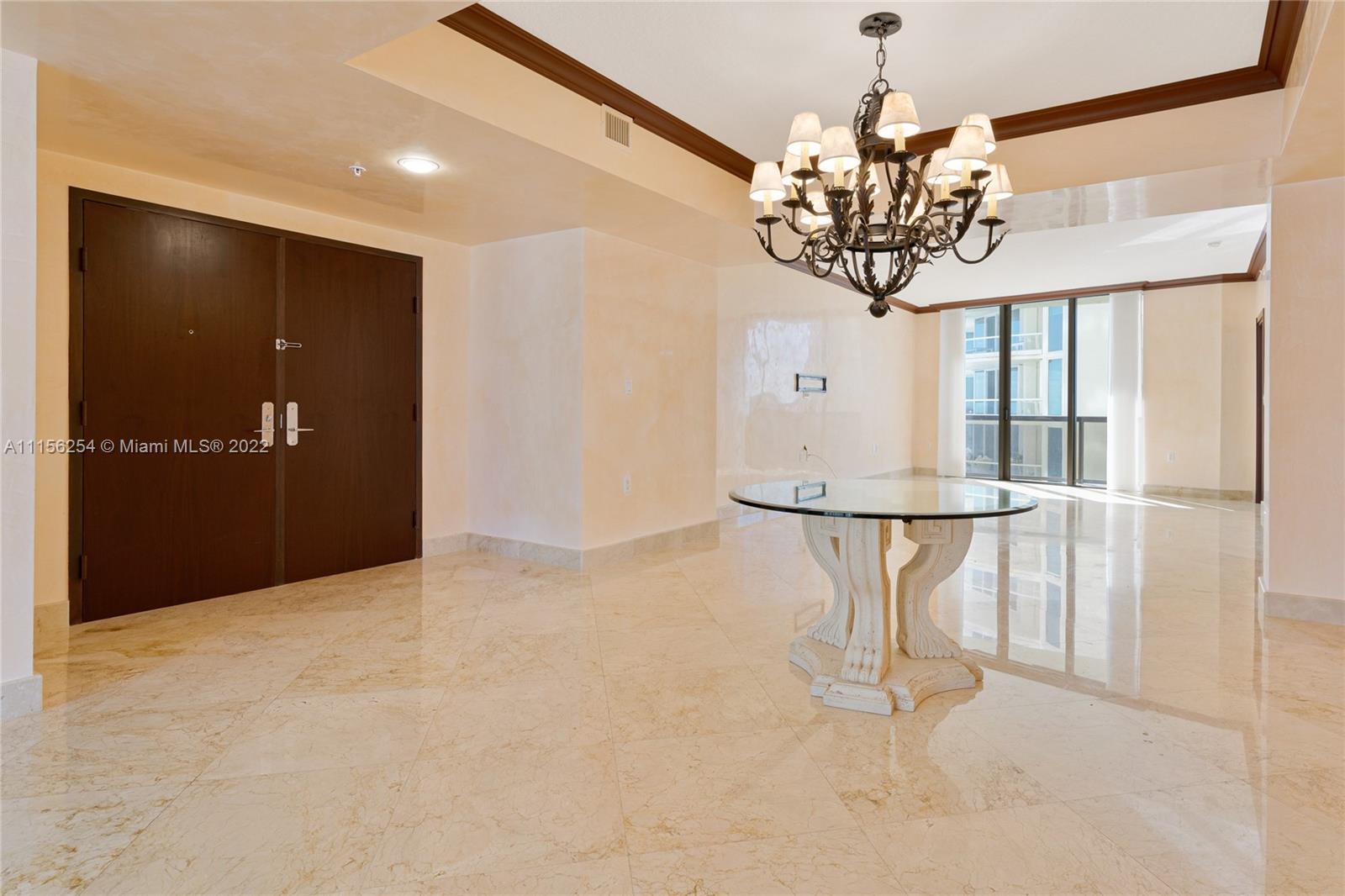 SAYAN CONDO - Residential