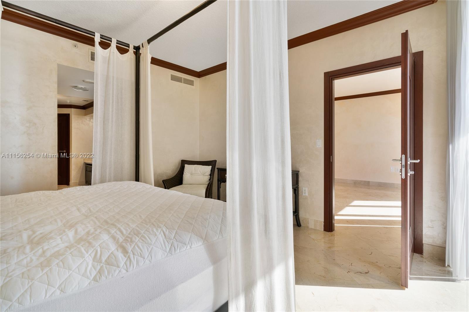 SAYAN CONDO - Residential