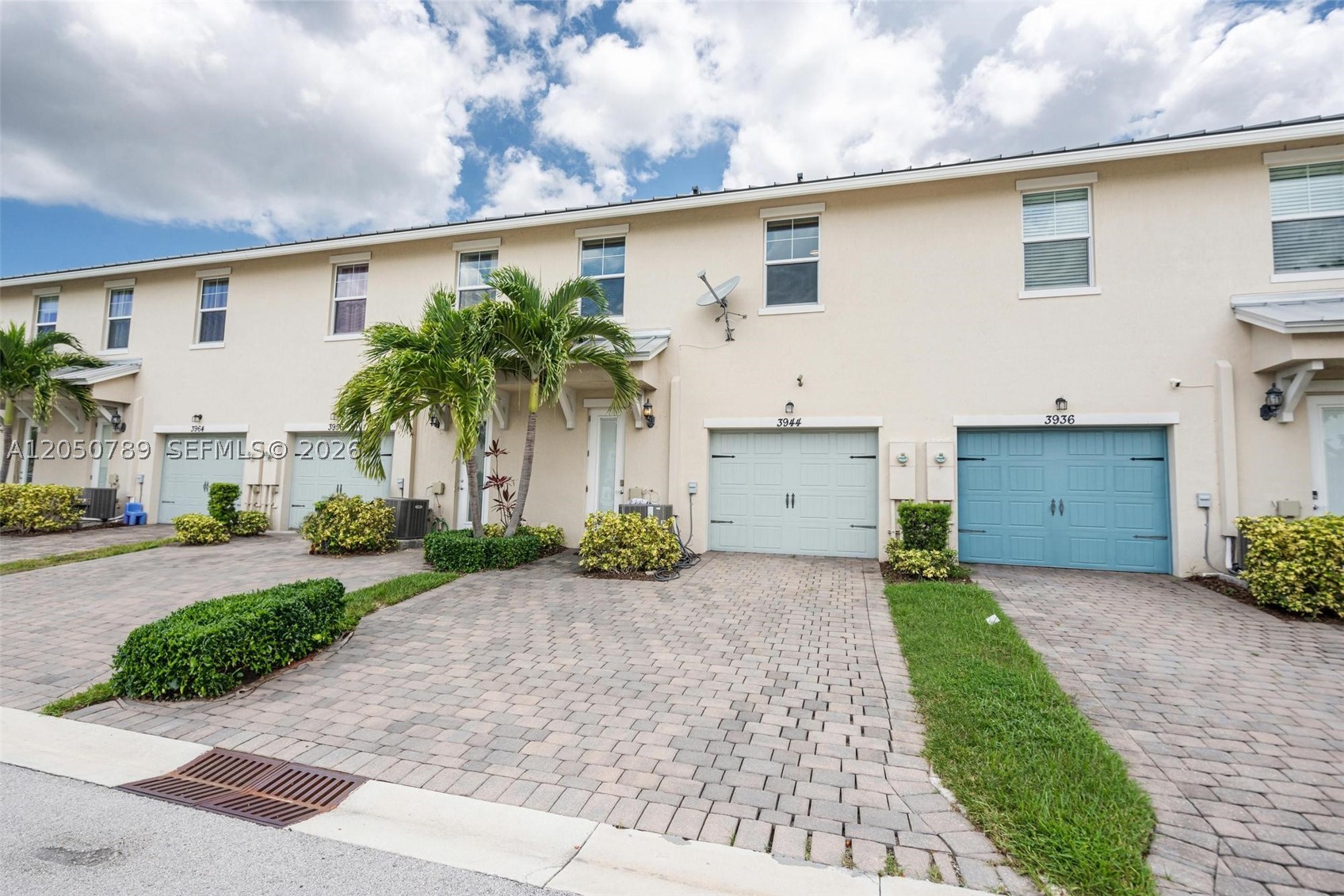 HILLCREST COUNTRY CLUB NO - Residential Lease