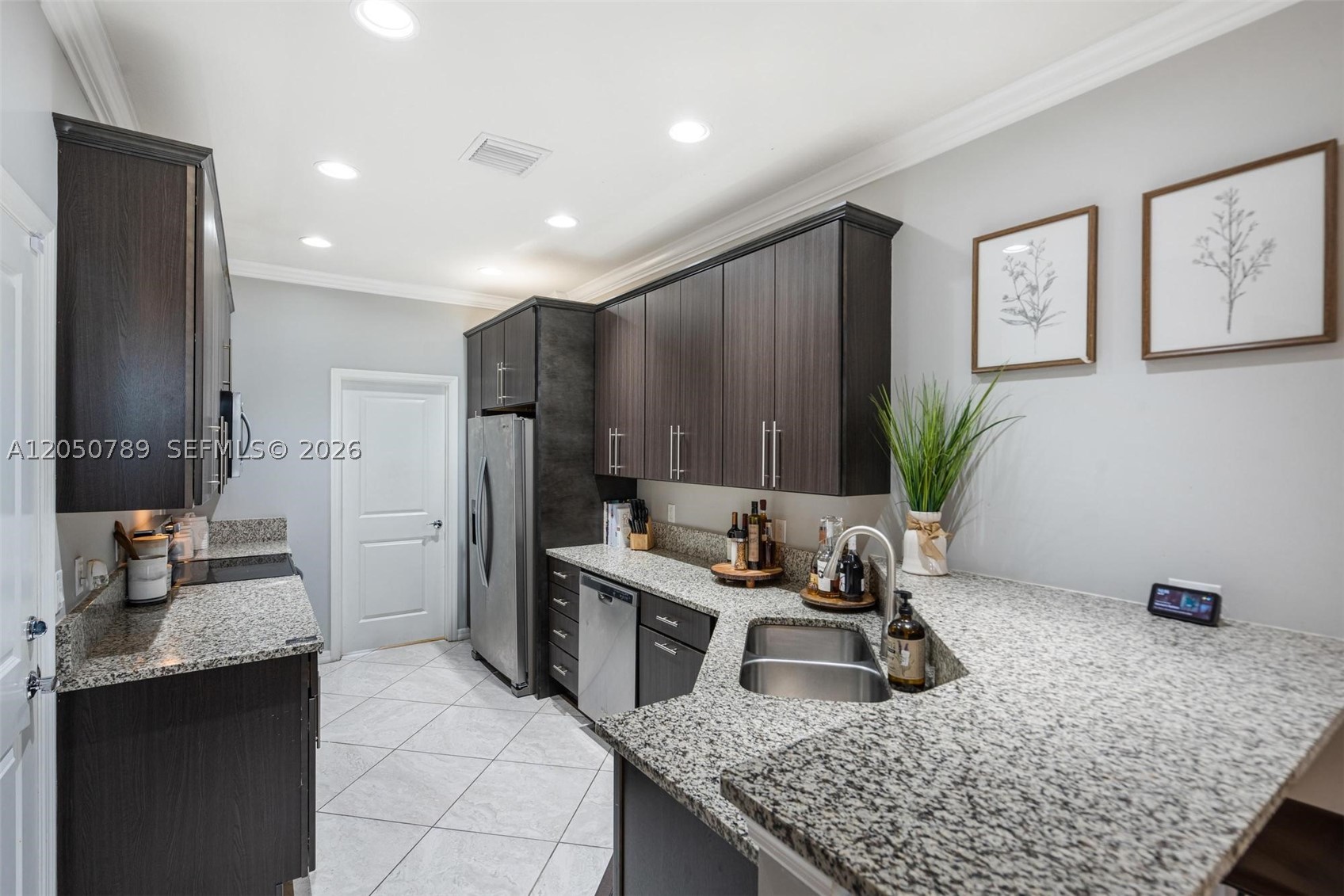 HILLCREST COUNTRY CLUB NO - Residential Lease