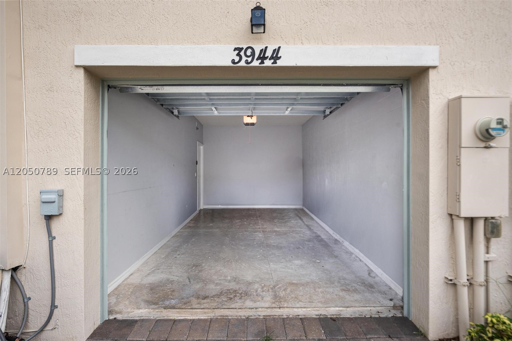 HILLCREST COUNTRY CLUB NO - Residential Lease