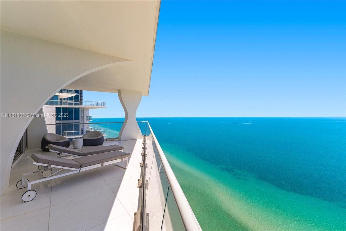 JADE SIGNATURE CONDO - Residential