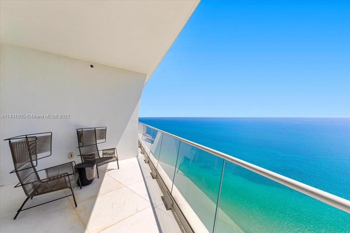 JADE SIGNATURE CONDO - Residential