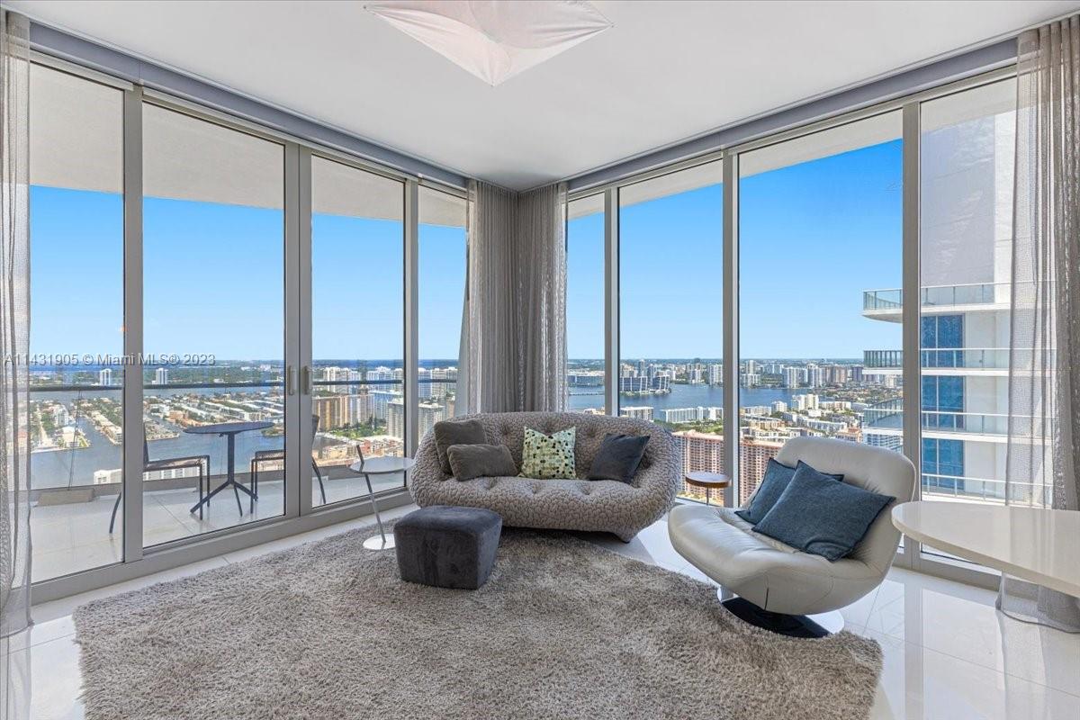JADE SIGNATURE CONDO - Residential