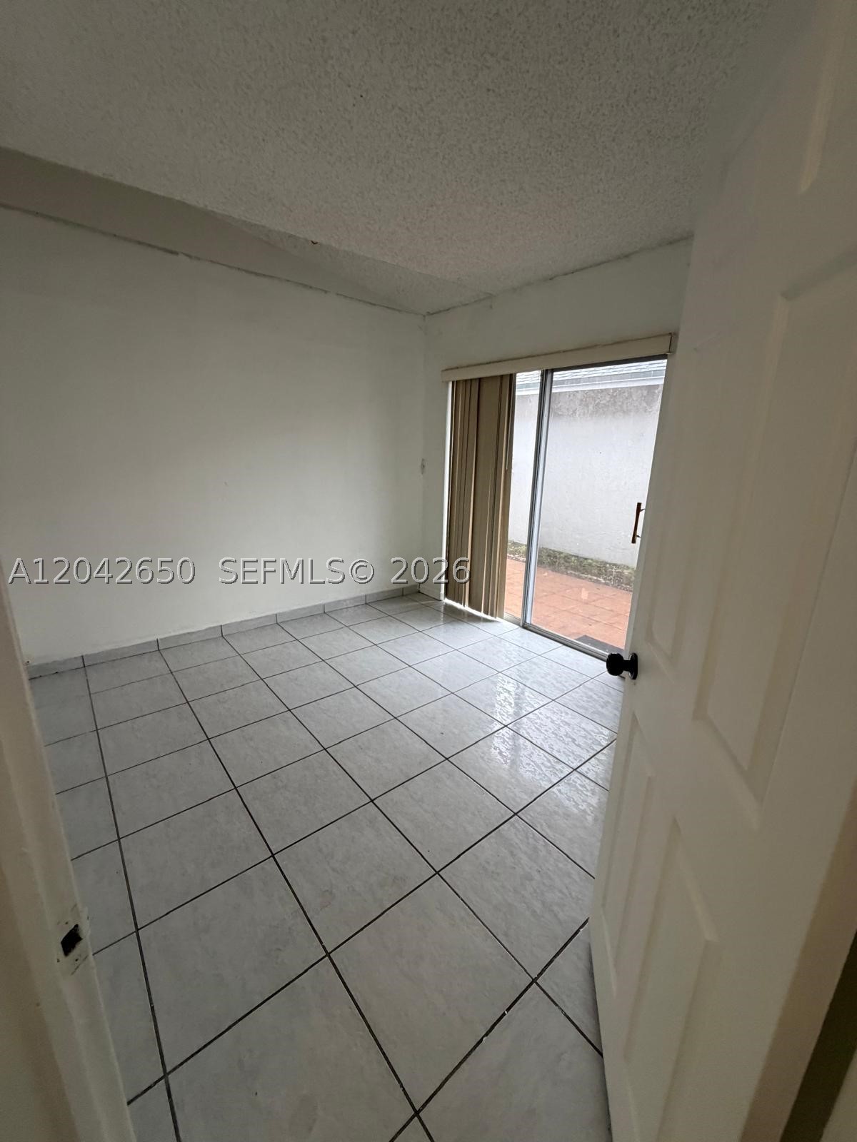 COUNTRY LAKE PARK 1ST ADD - Residential Lease