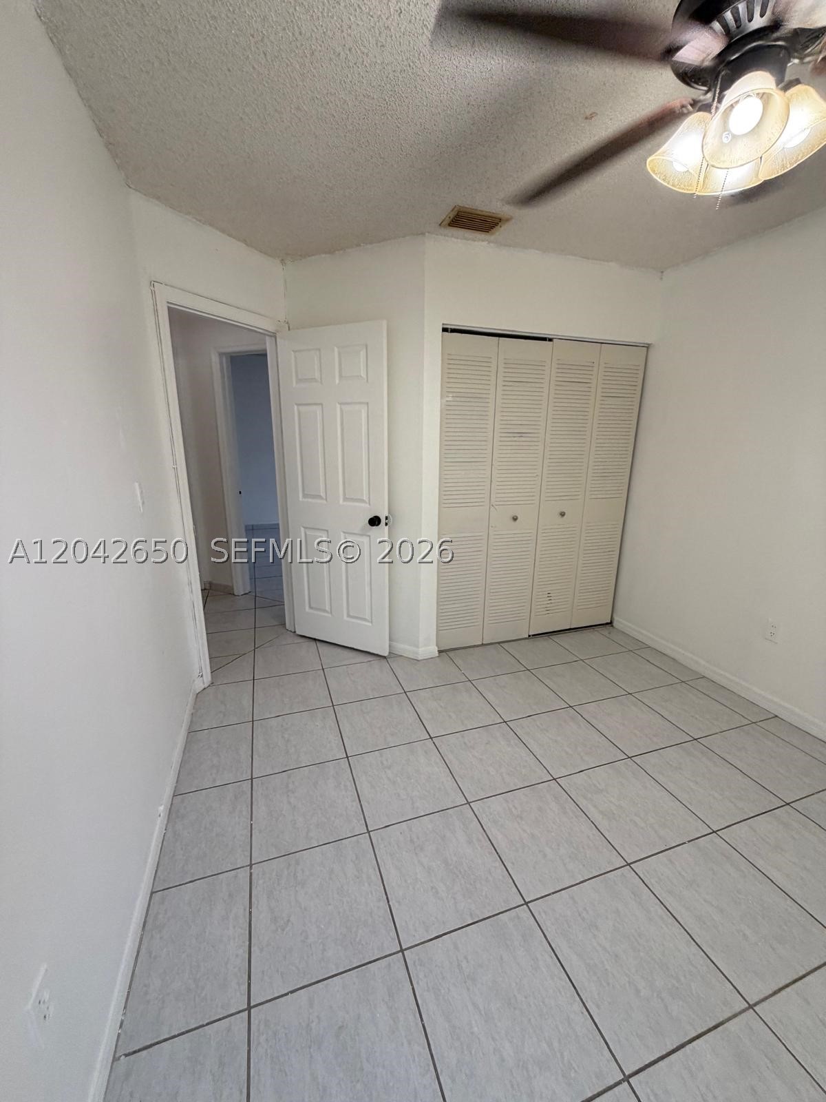 COUNTRY LAKE PARK 1ST ADD - Residential Lease