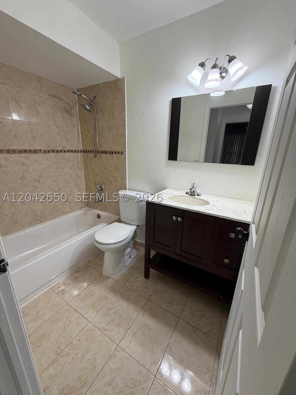 COUNTRY LAKE PARK 1ST ADD - Residential Lease