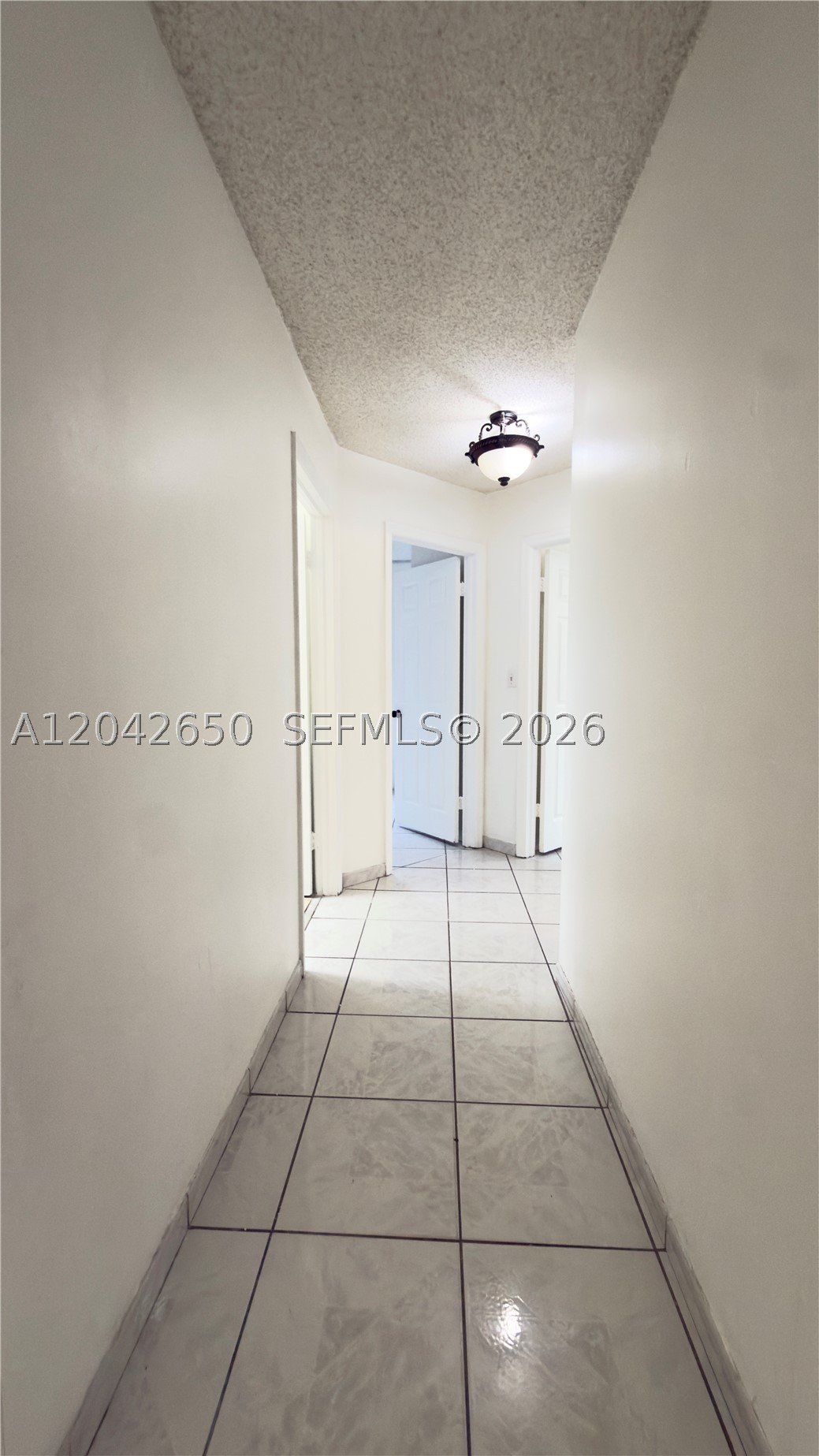 COUNTRY LAKE PARK 1ST ADD - Residential Lease