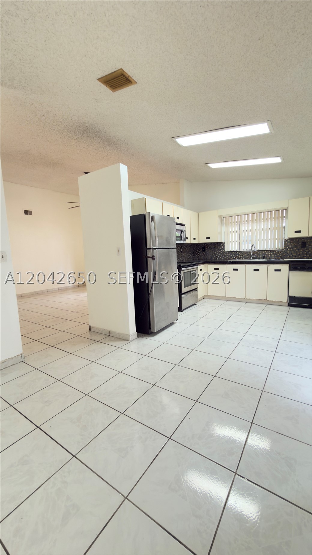 COUNTRY LAKE PARK 1ST ADD - Residential Lease