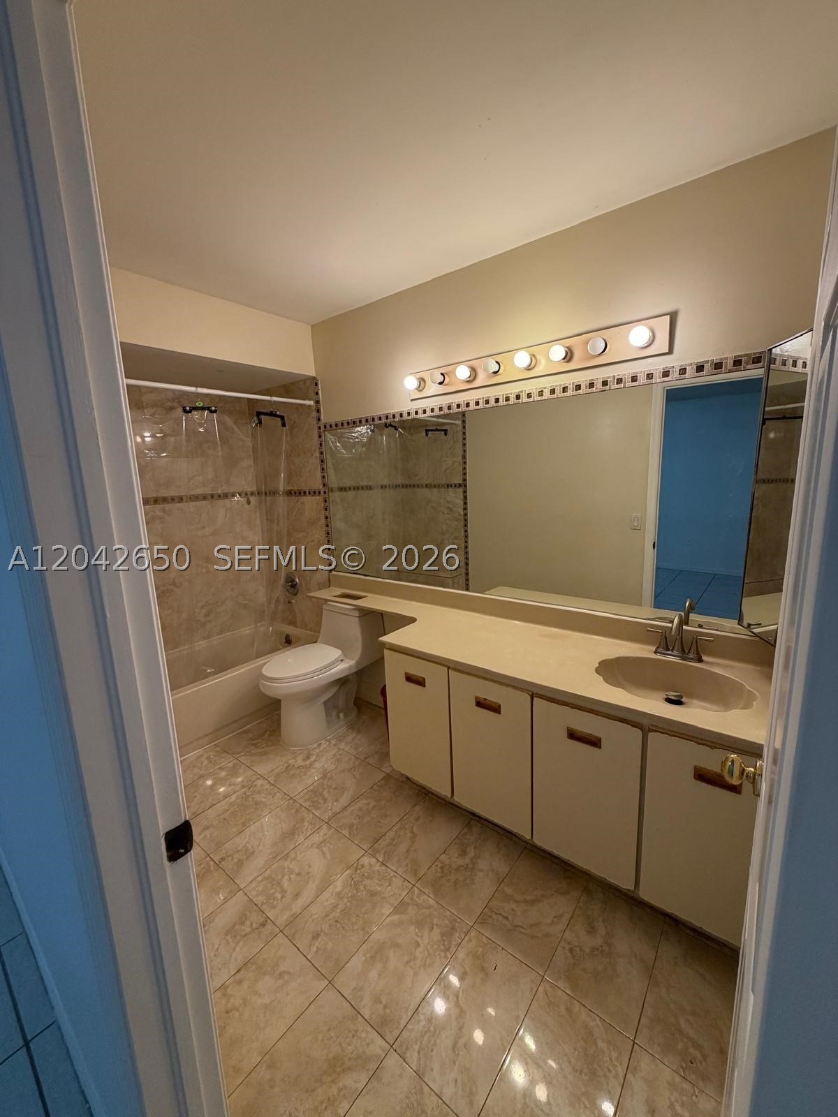 COUNTRY LAKE PARK 1ST ADD - Residential Lease