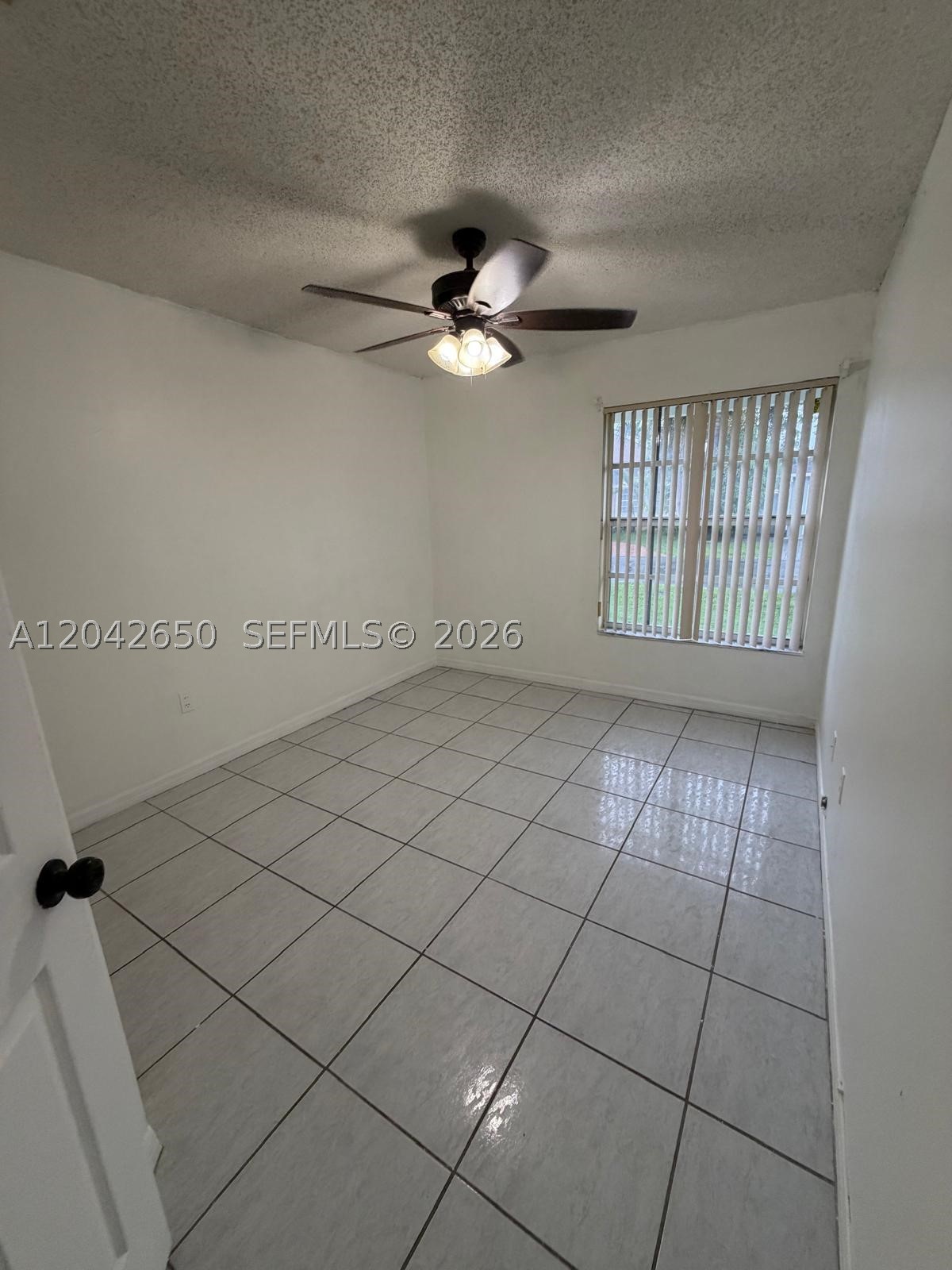 COUNTRY LAKE PARK 1ST ADD - Residential Lease