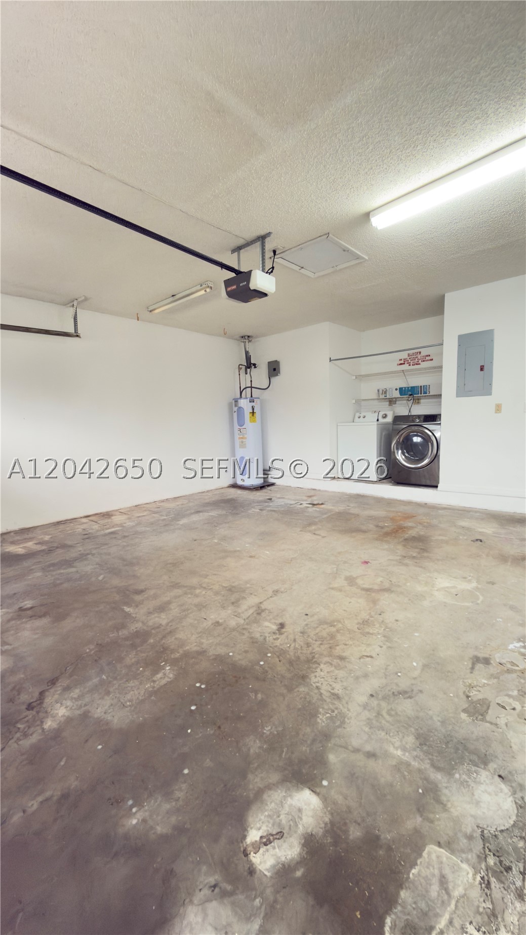 COUNTRY LAKE PARK 1ST ADD - Residential Lease