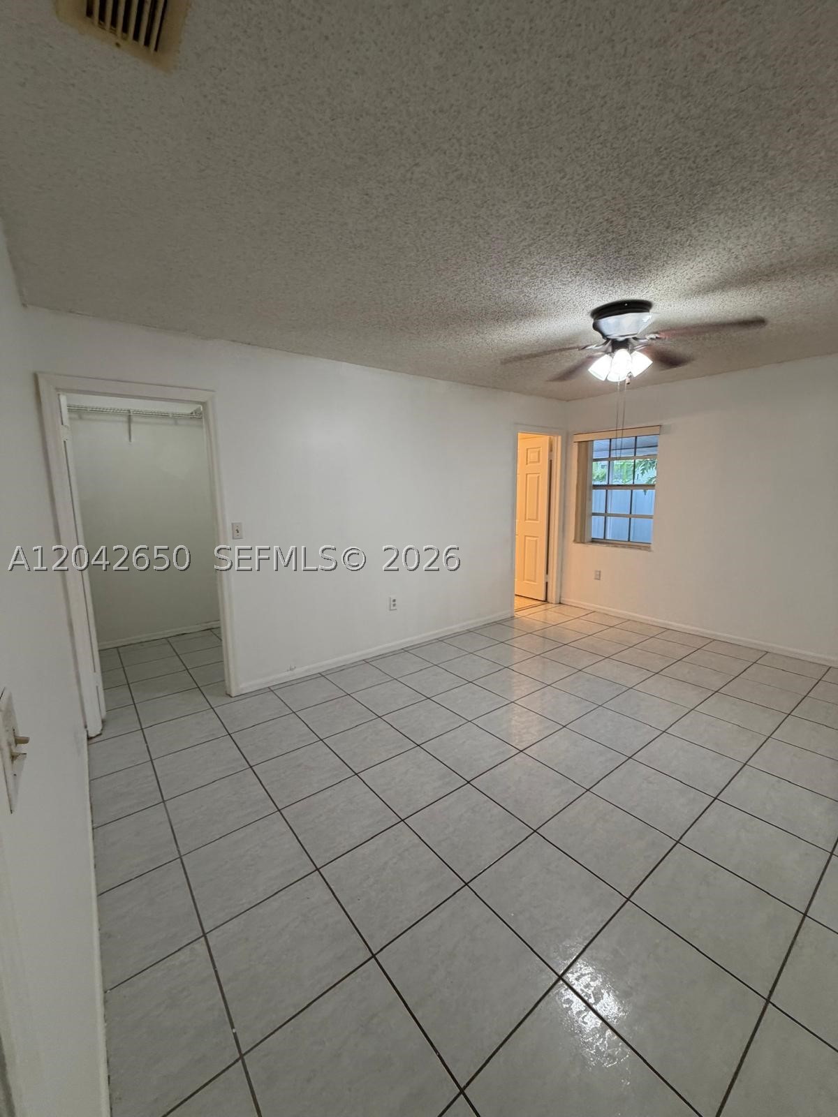COUNTRY LAKE PARK 1ST ADD - Residential Lease