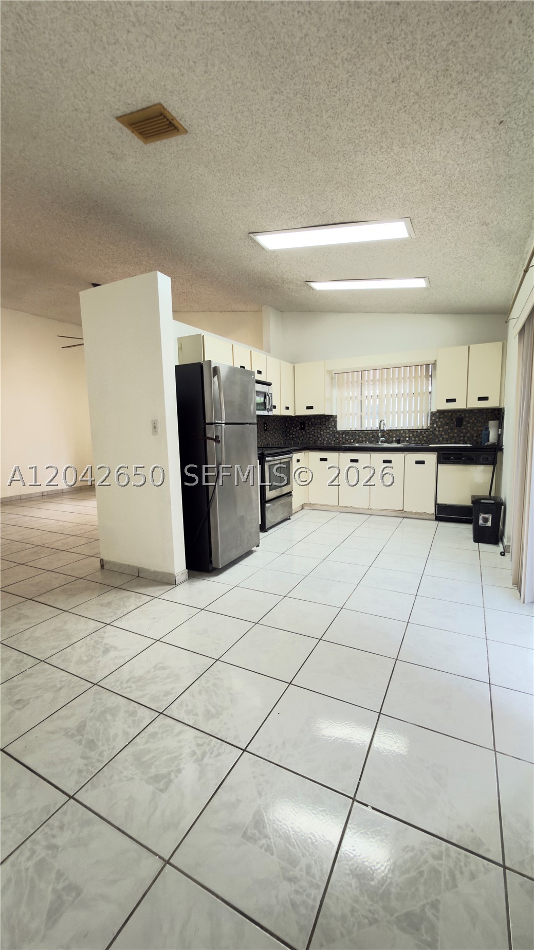 COUNTRY LAKE PARK 1ST ADD - Residential Lease