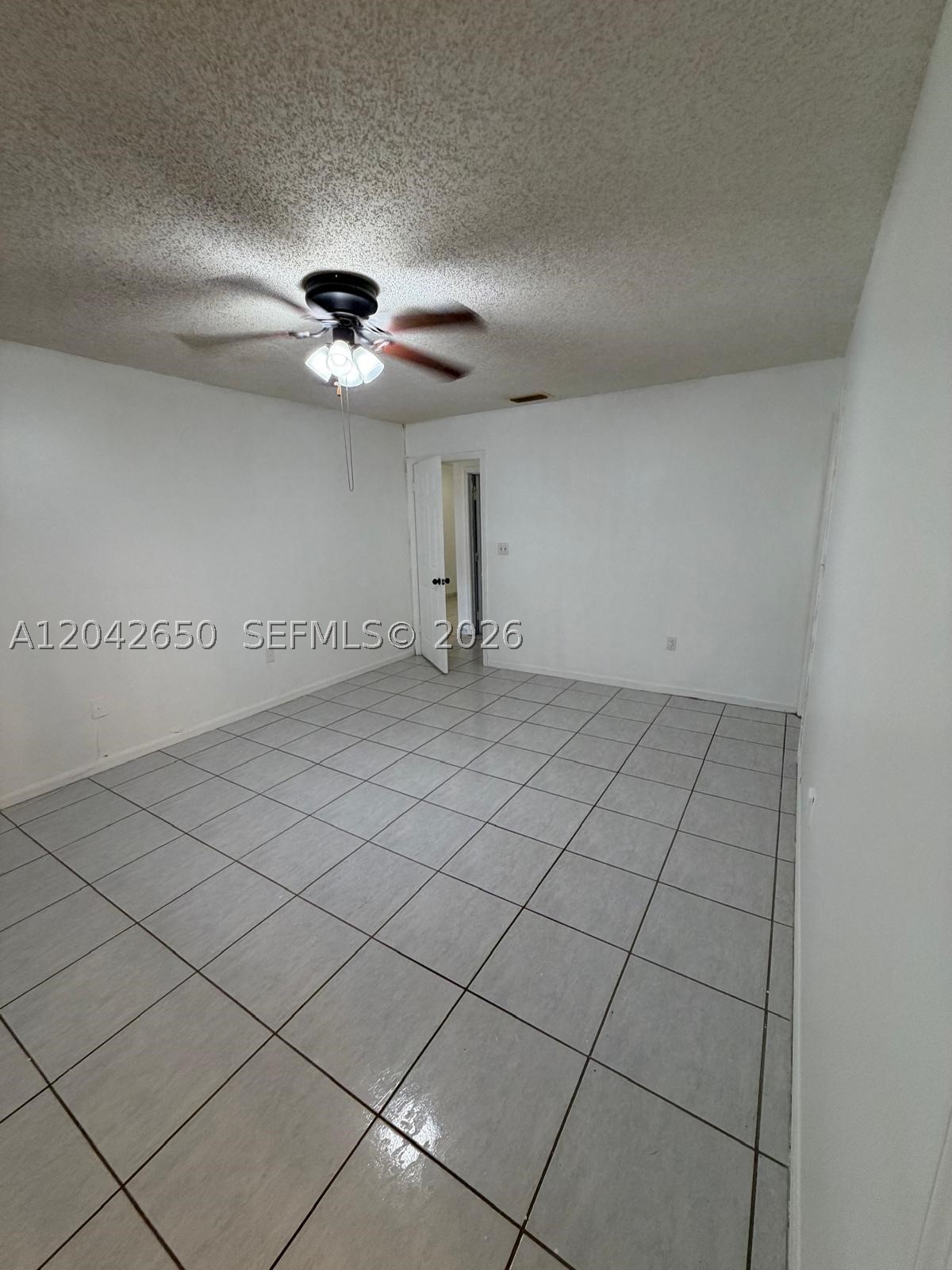 COUNTRY LAKE PARK 1ST ADD - Residential Lease
