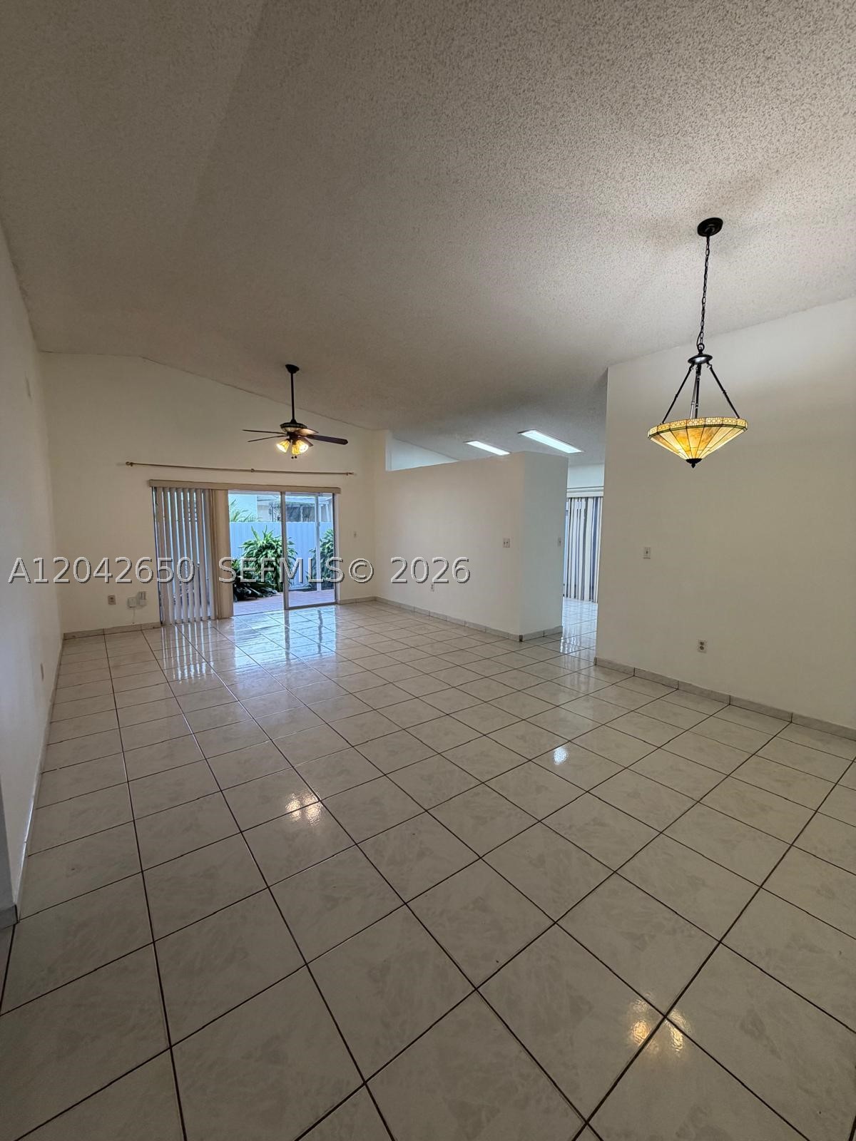COUNTRY LAKE PARK 1ST ADD - Residential Lease
