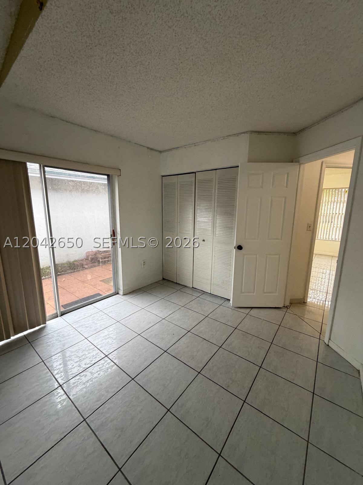COUNTRY LAKE PARK 1ST ADD - Residential Lease