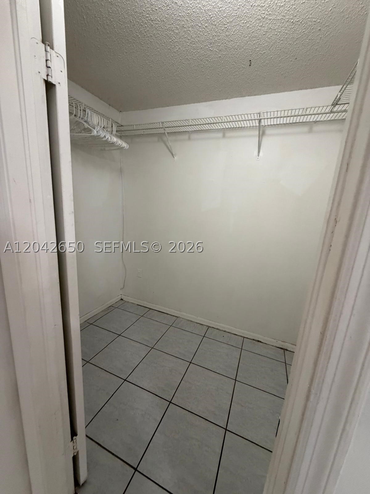 COUNTRY LAKE PARK 1ST ADD - Residential Lease