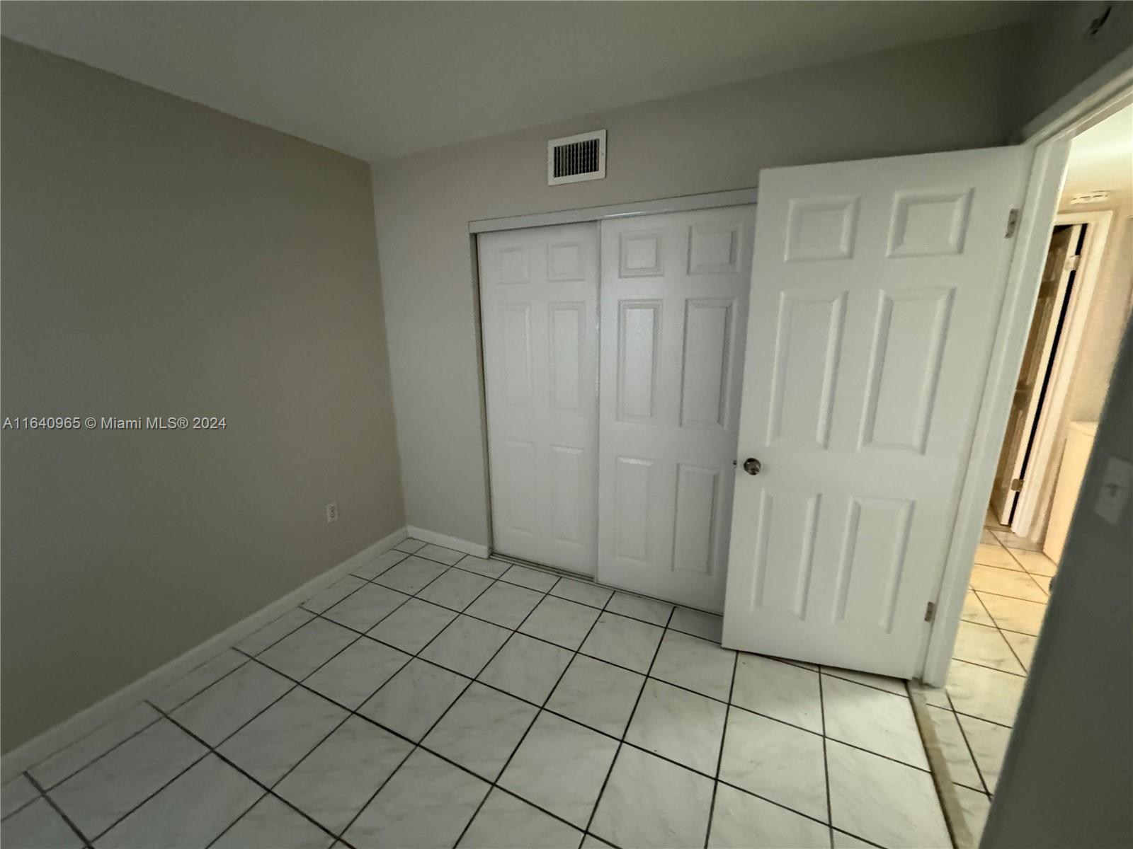 HIGHLANDS AT KENDALL LKS - Residential Lease