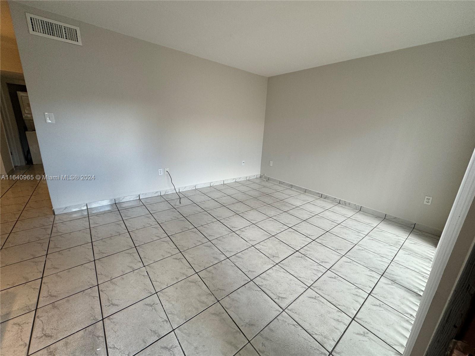 HIGHLANDS AT KENDALL LKS - Residential Lease