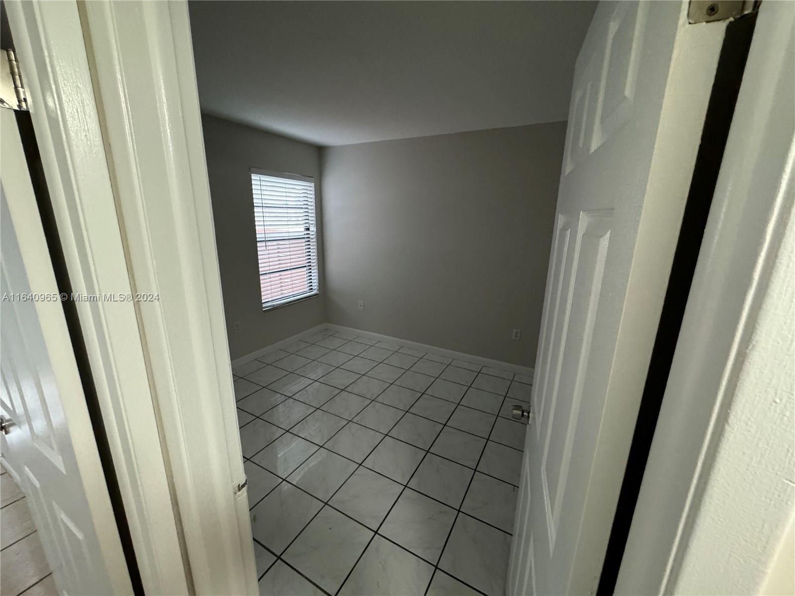 HIGHLANDS AT KENDALL LKS - Residential Lease