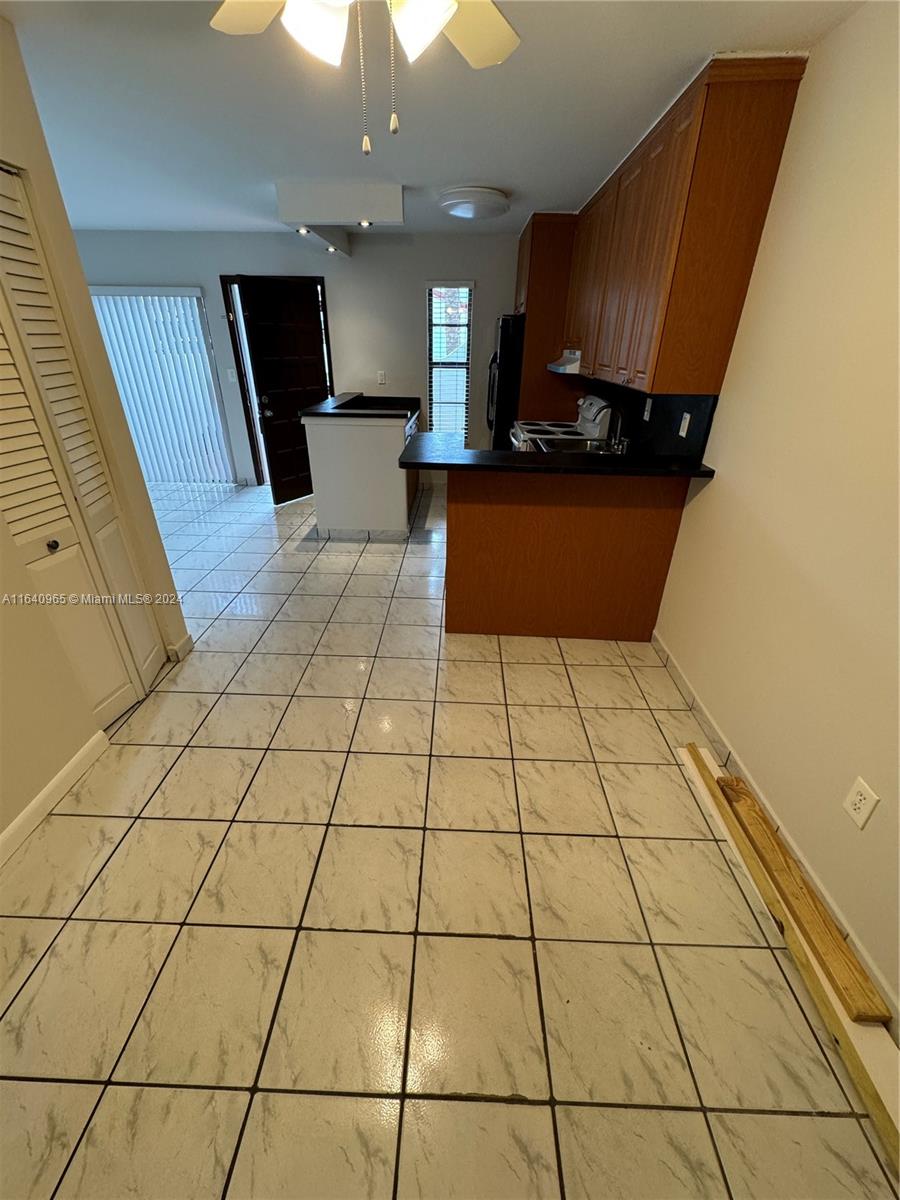 HIGHLANDS AT KENDALL LKS - Residential Lease