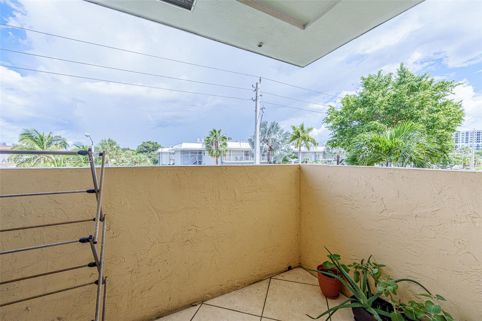 VILLAGE AT DADELAND - Residential Lease