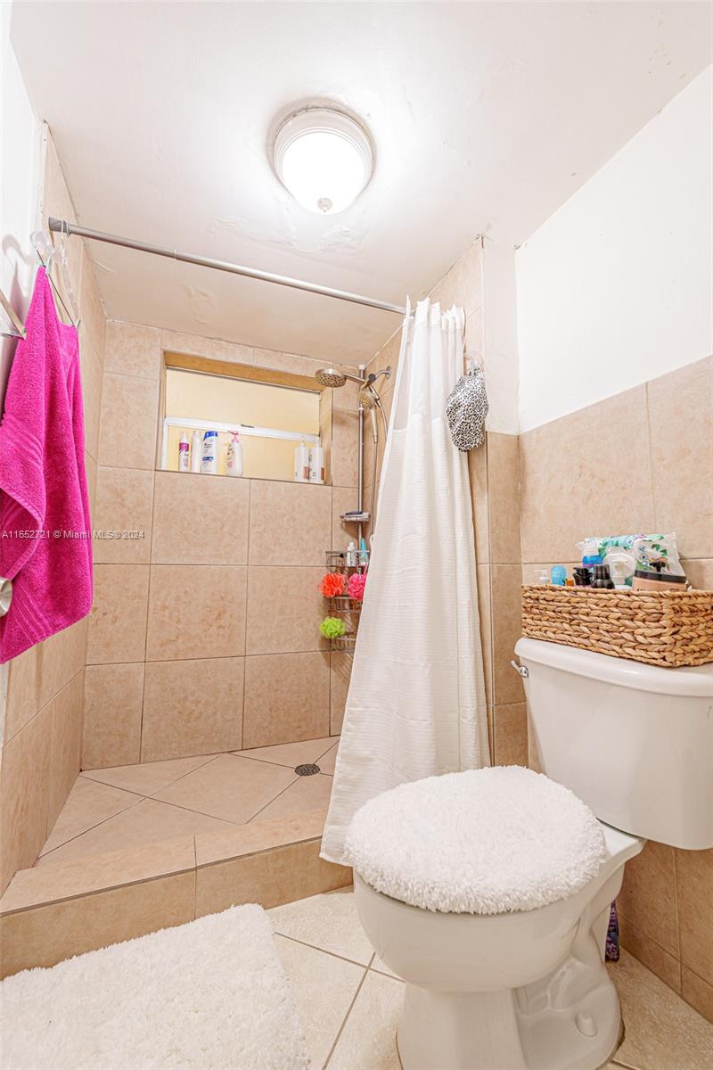 VILLAGE AT DADELAND - Residential Lease