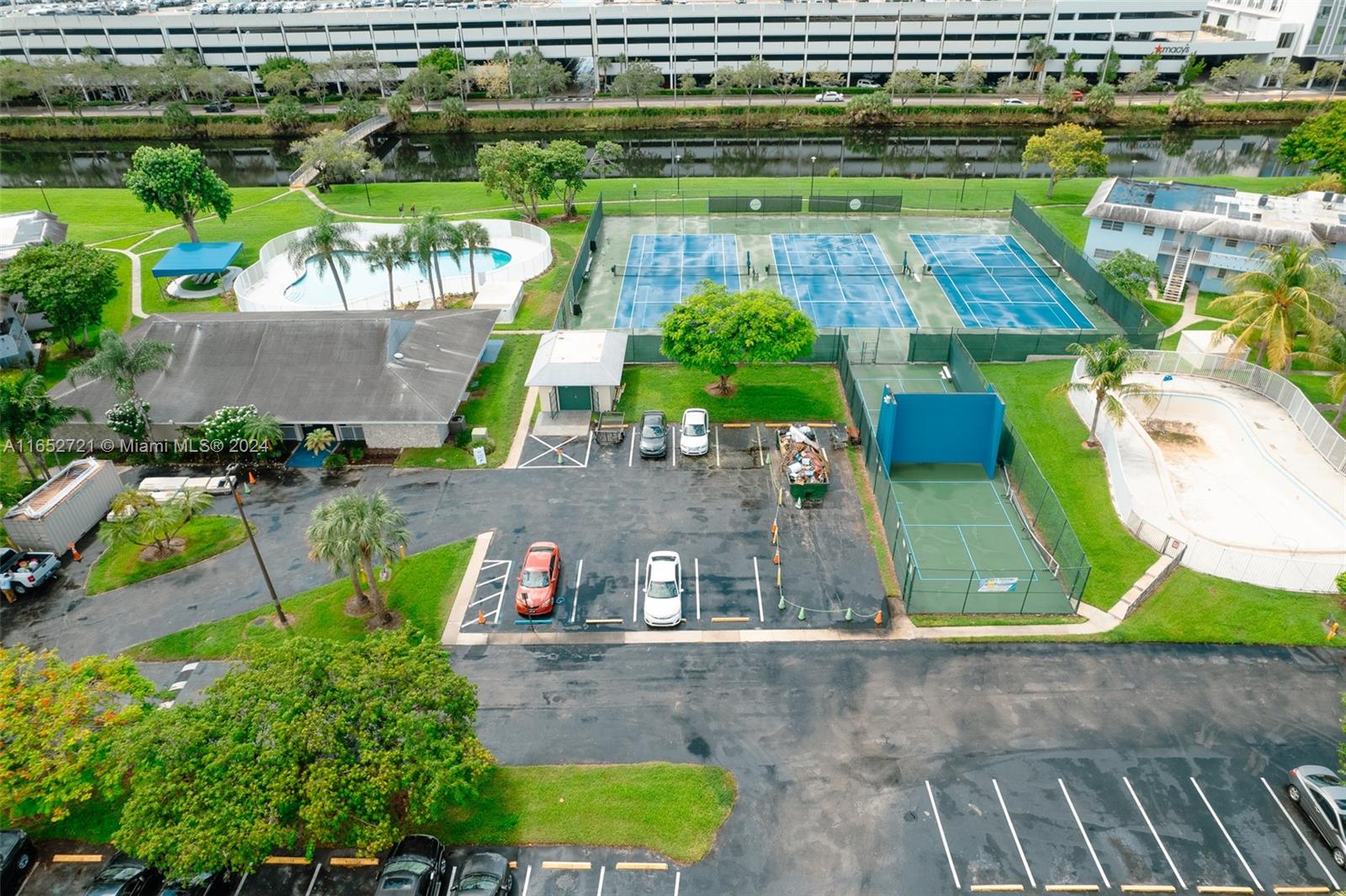 VILLAGE AT DADELAND - Residential Lease