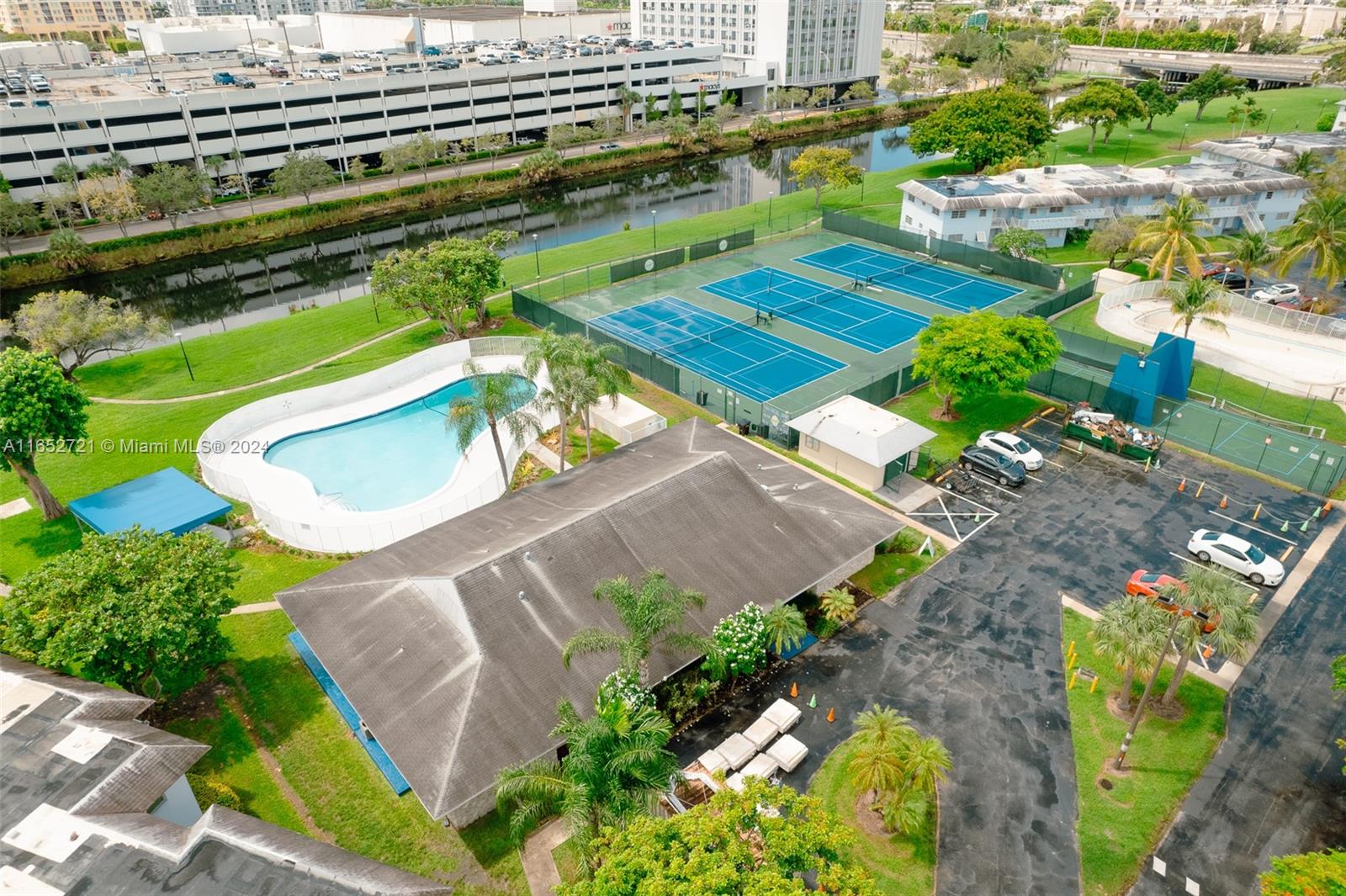 VILLAGE AT DADELAND - Residential Lease