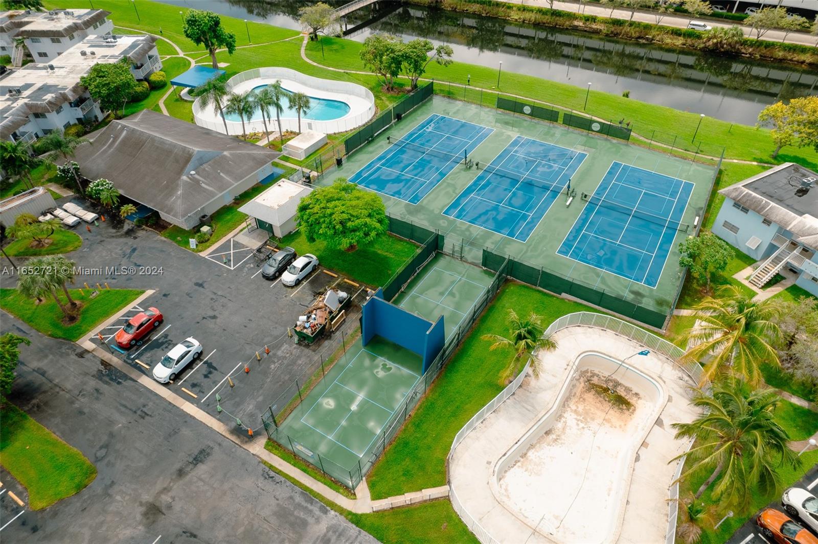 VILLAGE AT DADELAND - Residential Lease