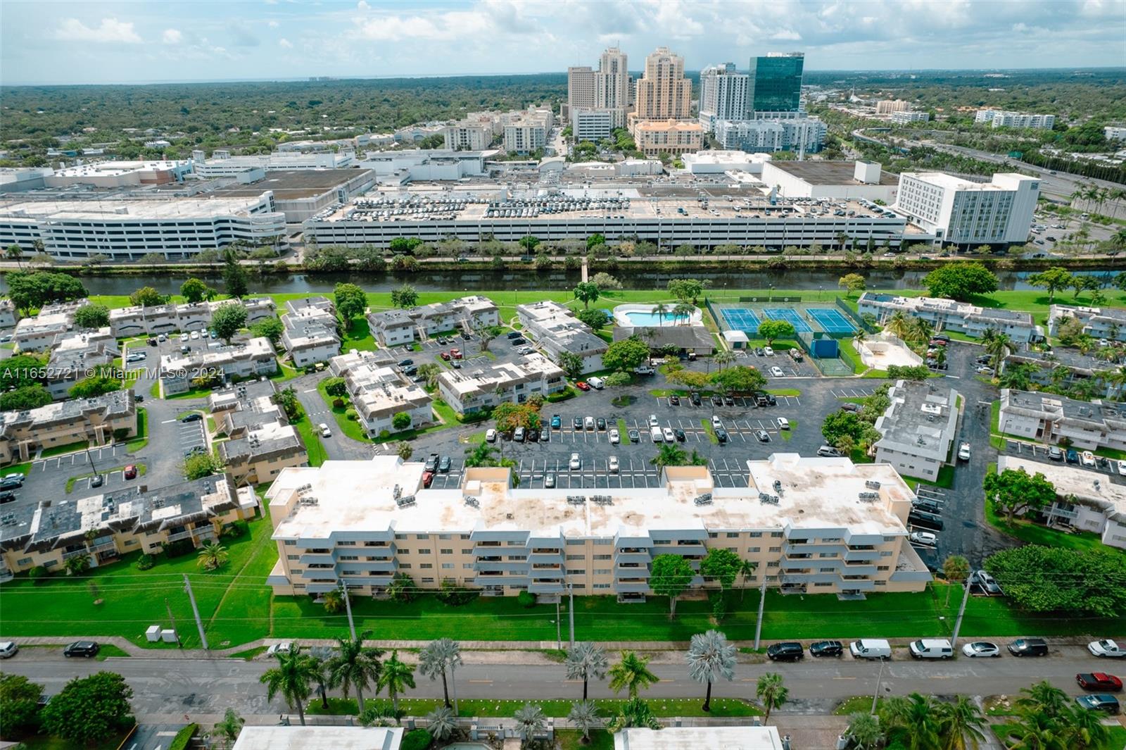 VILLAGE AT DADELAND - Residential Lease