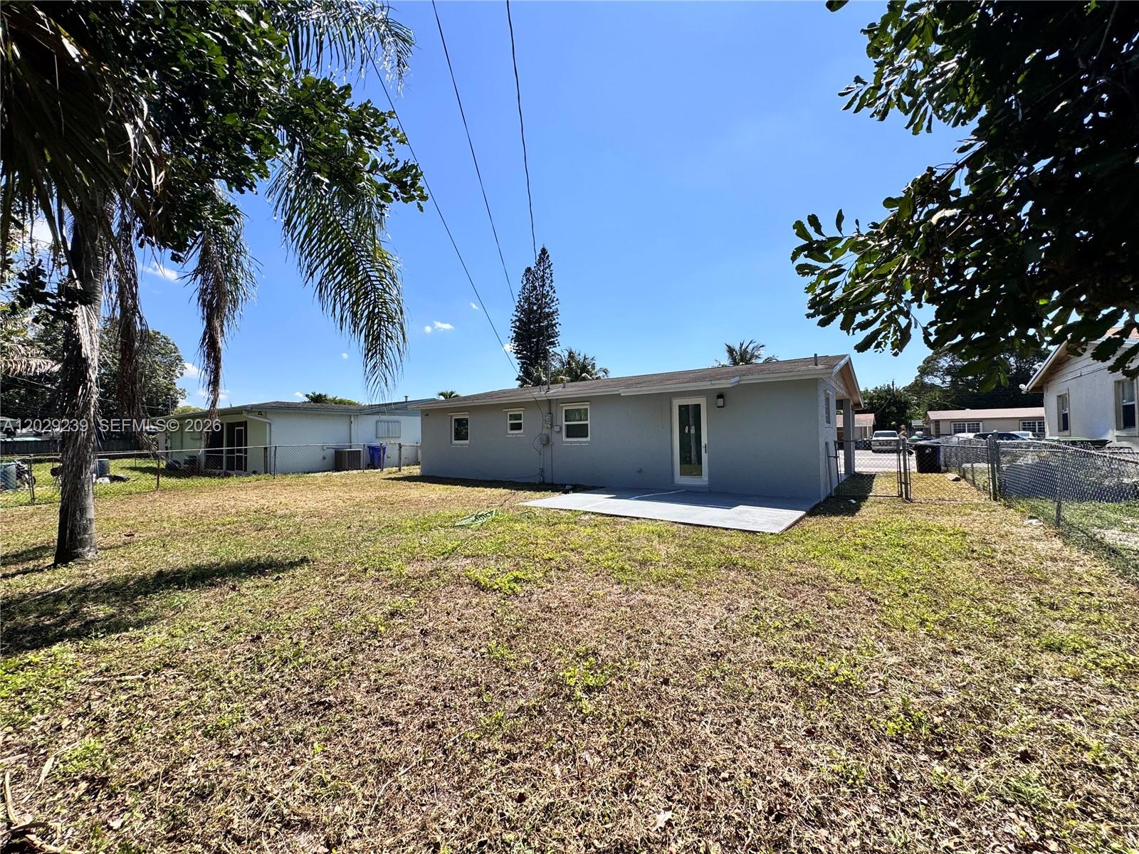ROYAL PALMS PARK - Residential Lease