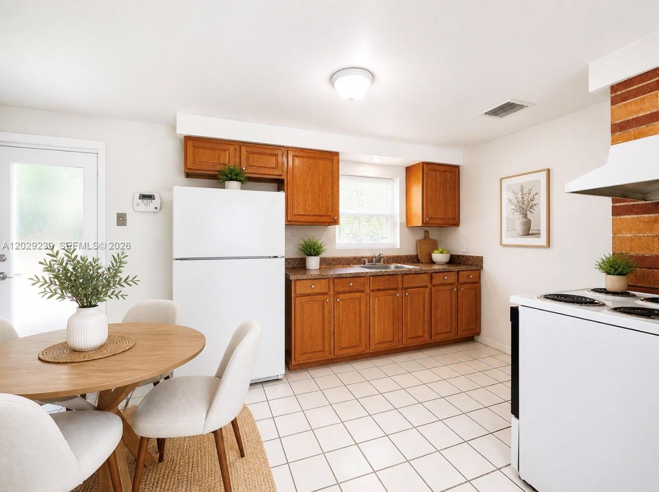 ROYAL PALMS PARK - Residential Lease